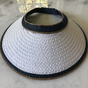 EUC Eric Javits visor white navy gold